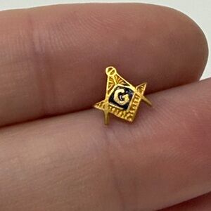 Masonic Square and Compass Gold Tone Lapel Pin with 'G' Symbol